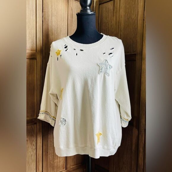 EUC Women’s distressed short sleeve shirt. - Picture 1 of 7